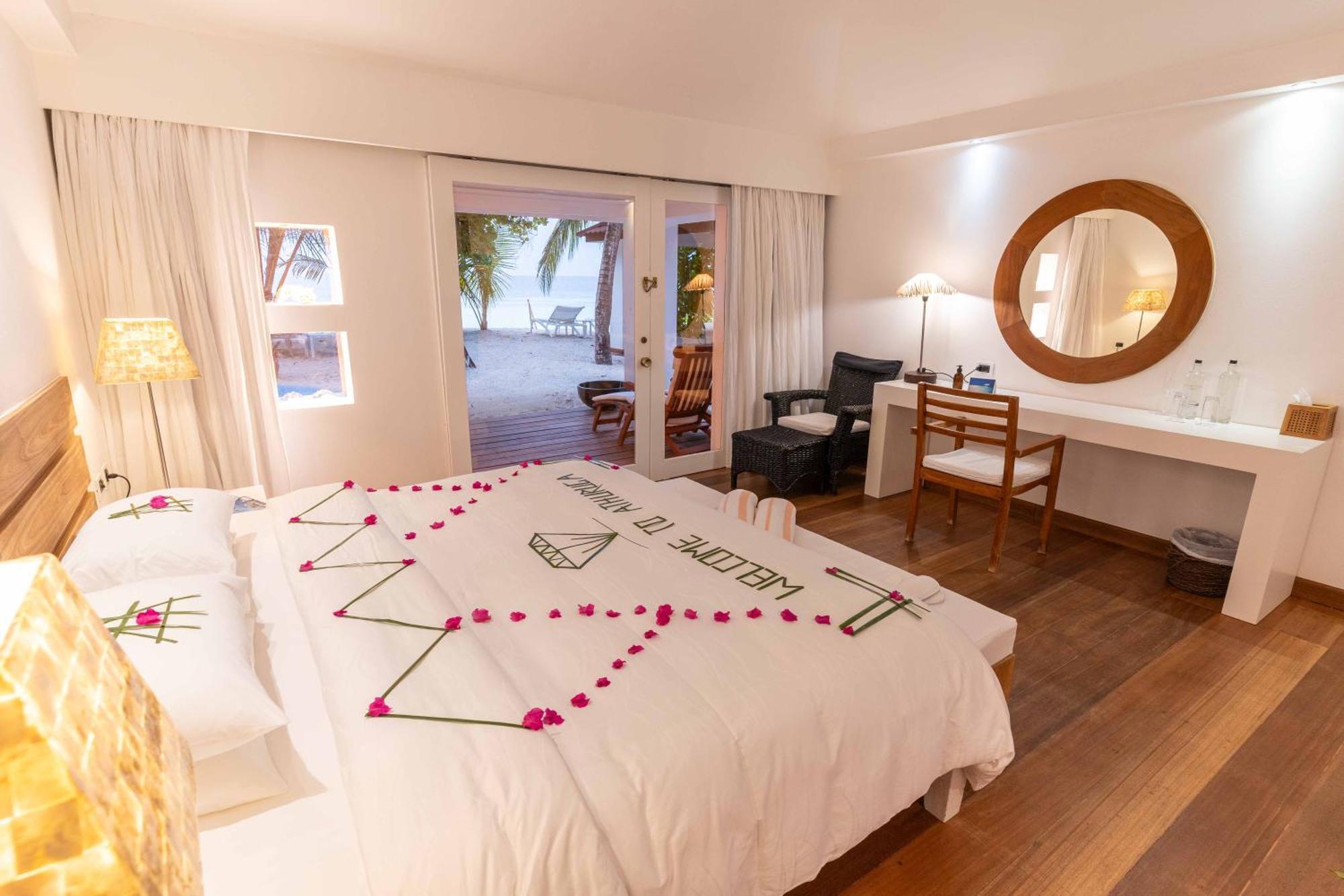 Diamonds Athuruga Maldives Resort & Spa Exterior photo