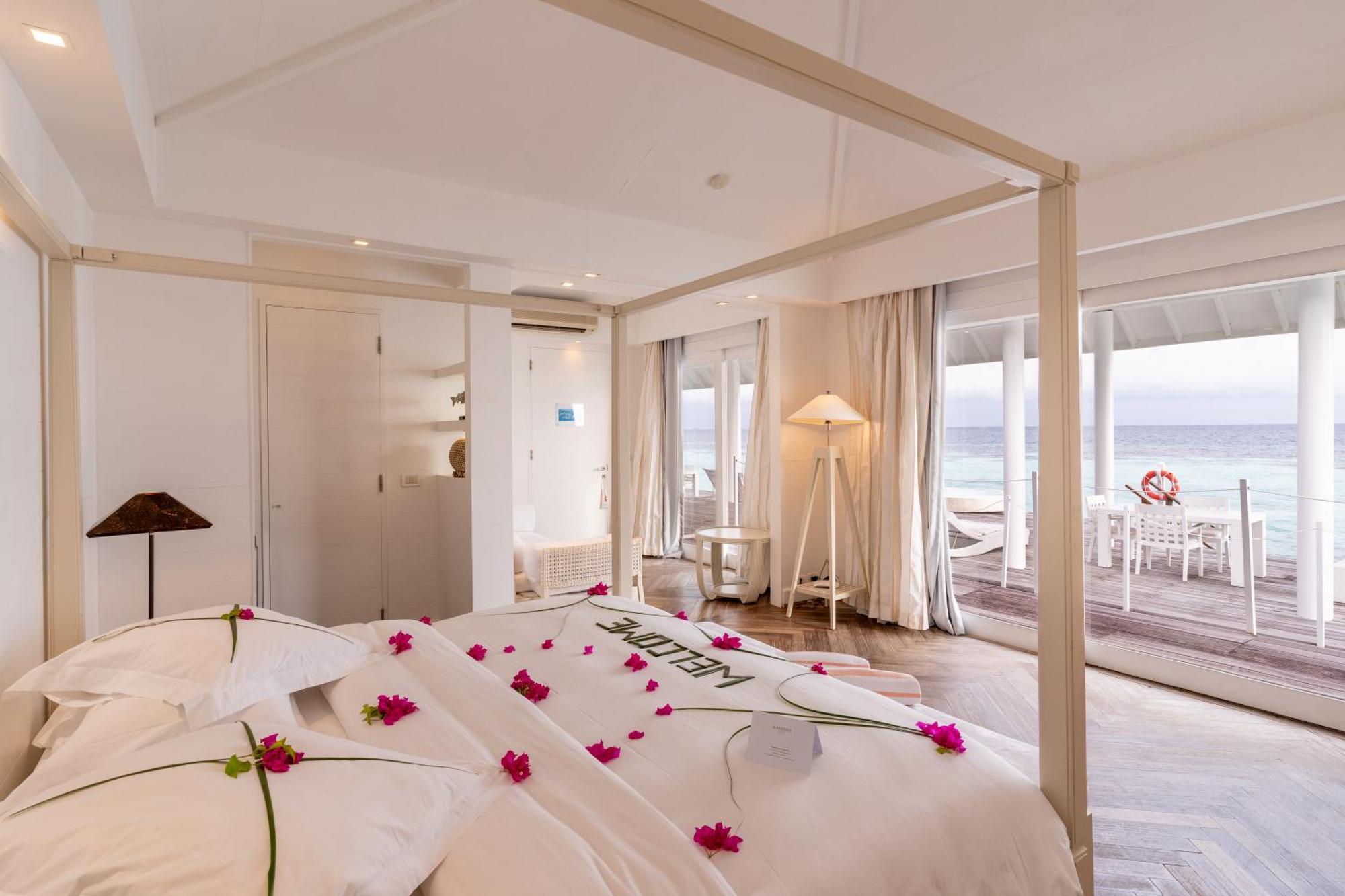 Diamonds Athuruga Maldives Resort & Spa Exterior photo
